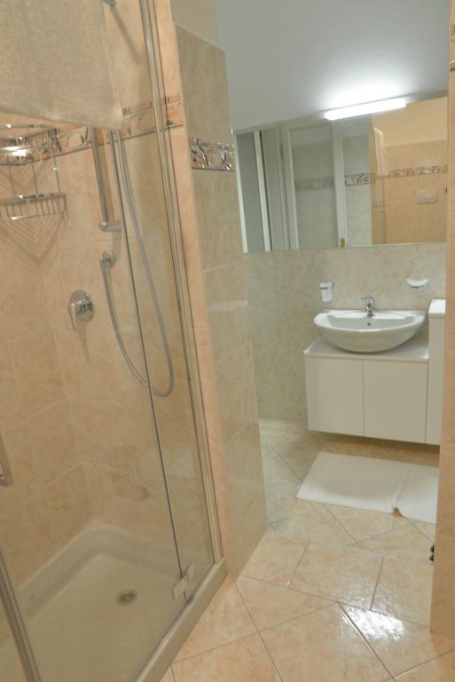 Apartamento Residenza Cece' Lecco Habitación foto
